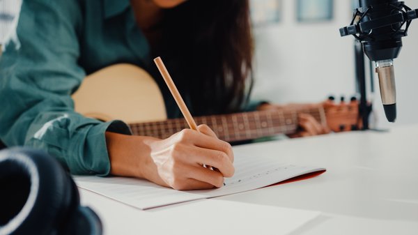 Claire kmy : la jeune actrice française qui fait sensation