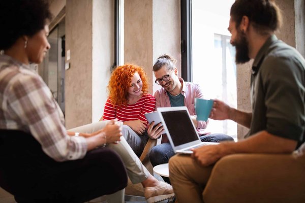 Quelles astuces pour créer un espace de travail partagé et dynamique dans une petite communauté ?