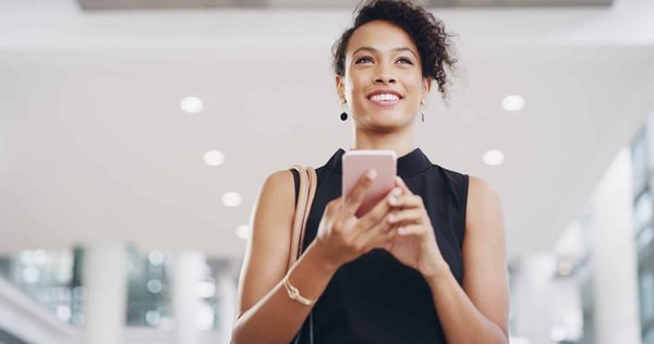Quelles compétences en communication sont essentielles pour les professionnels en gestion d'urgence sanitaire?